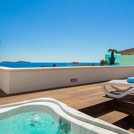 Divina Villa *