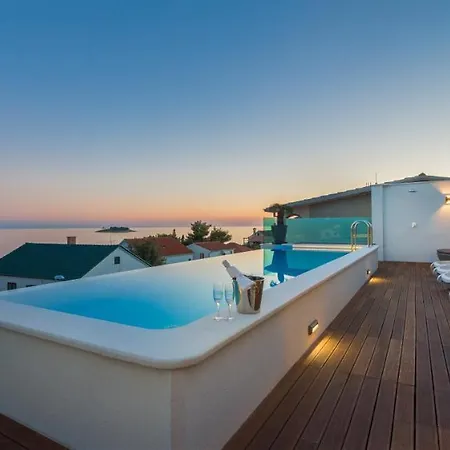 Divina * Rogoznica (Sibenik-Knin)