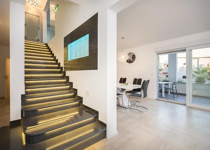 Divina * 로고즈니차