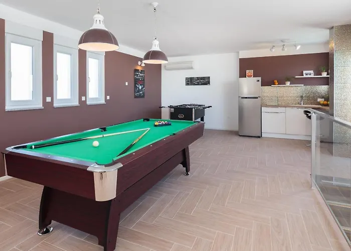 빌라 Divina 로고즈니차