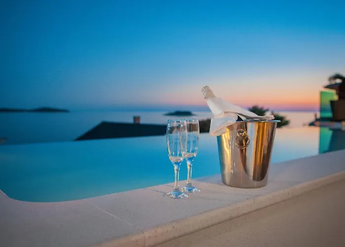 Divina 로고즈니차